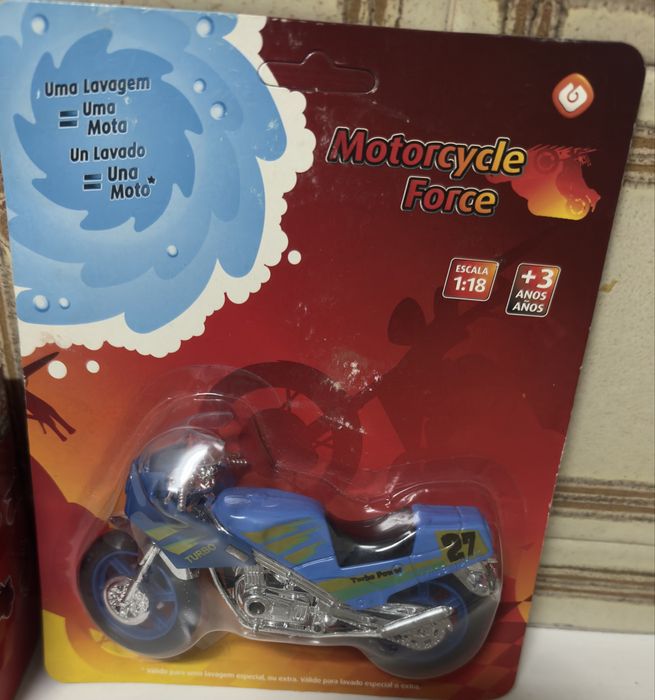 Brinquedos (carros+motas)