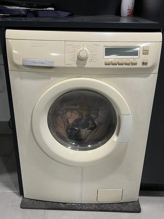 Maquina lavar e secar roupa Eletrolux