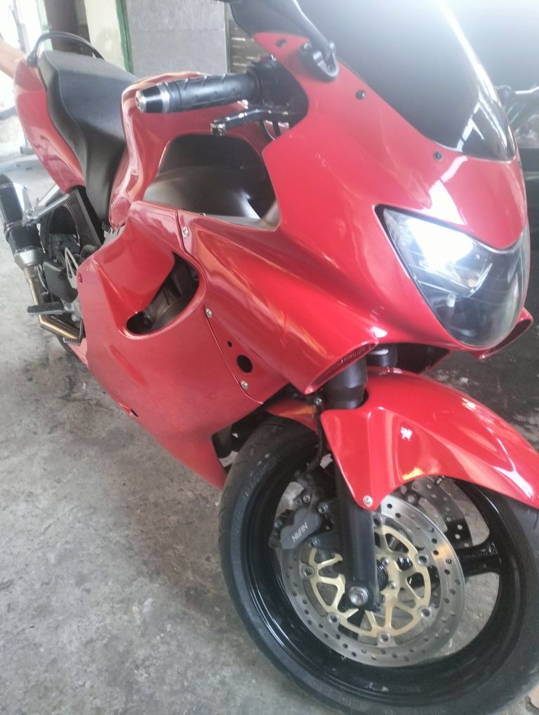 Продам  HONDA CBR 600F