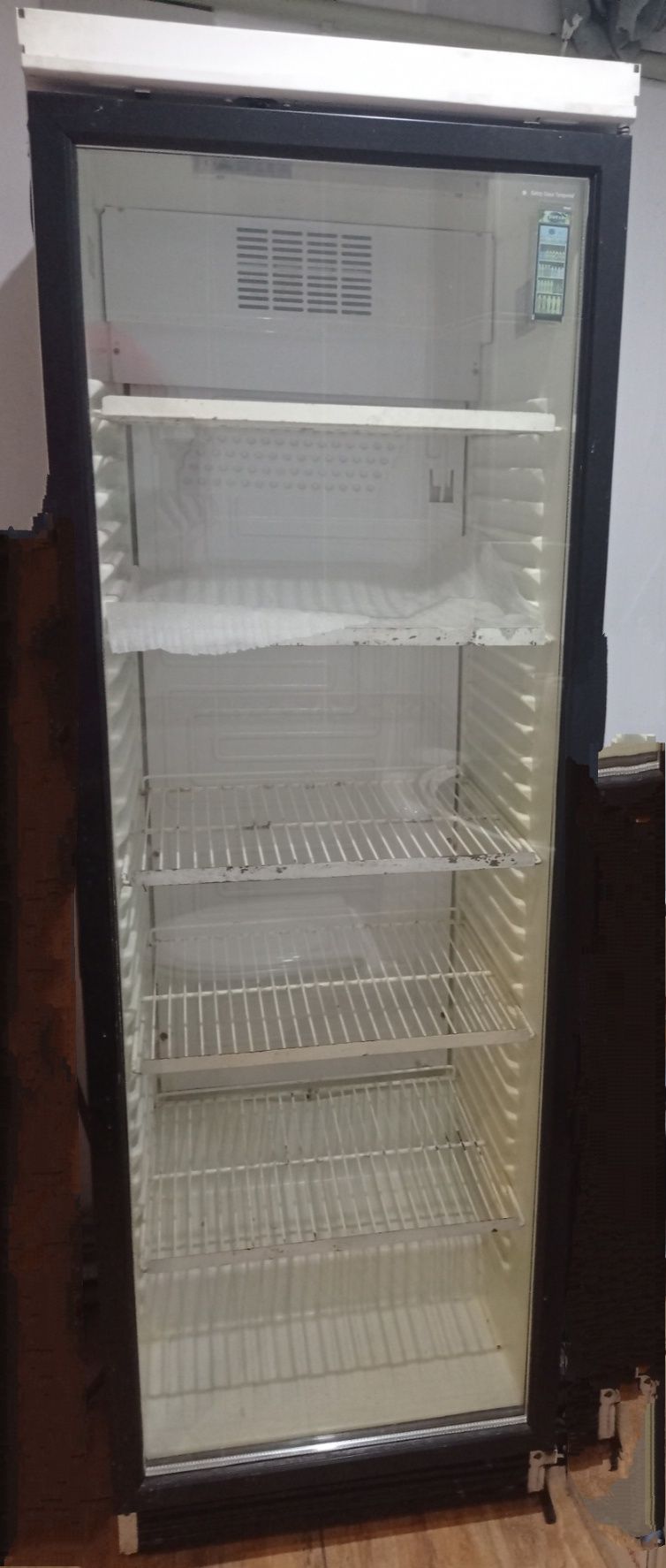 Холодильный шкаф. Холодильна шафа.