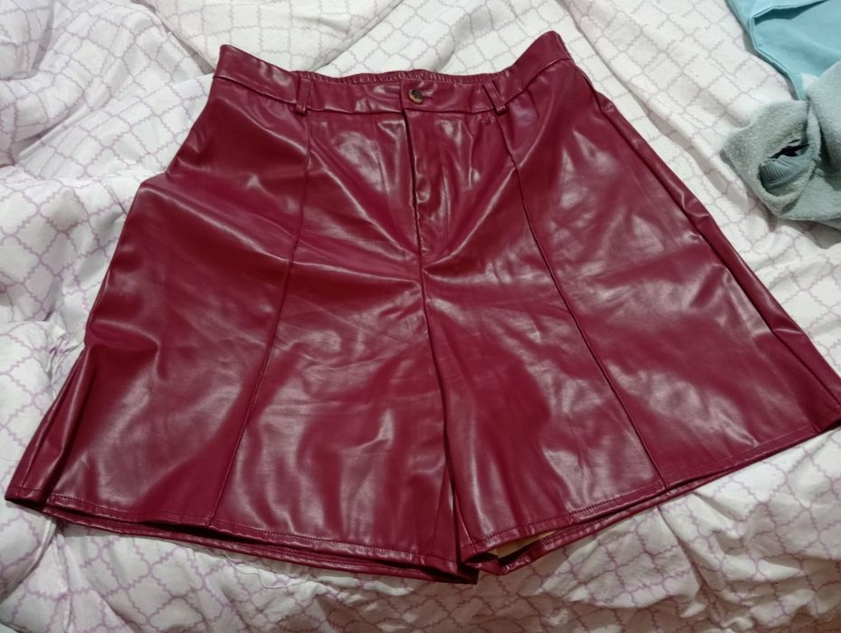 Calção bordô muito elegante