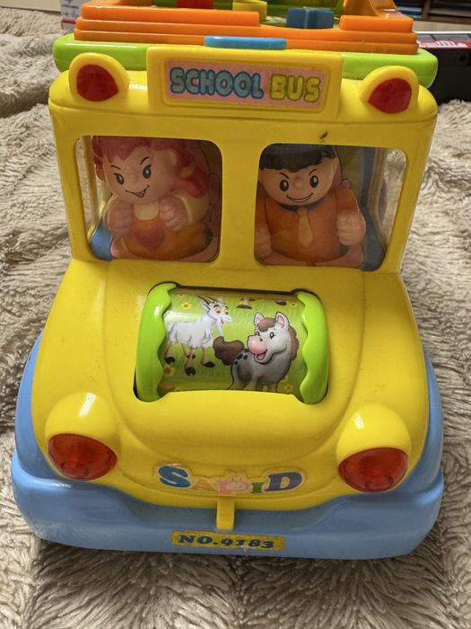 Інтерактивна машинка, шкільний автобус