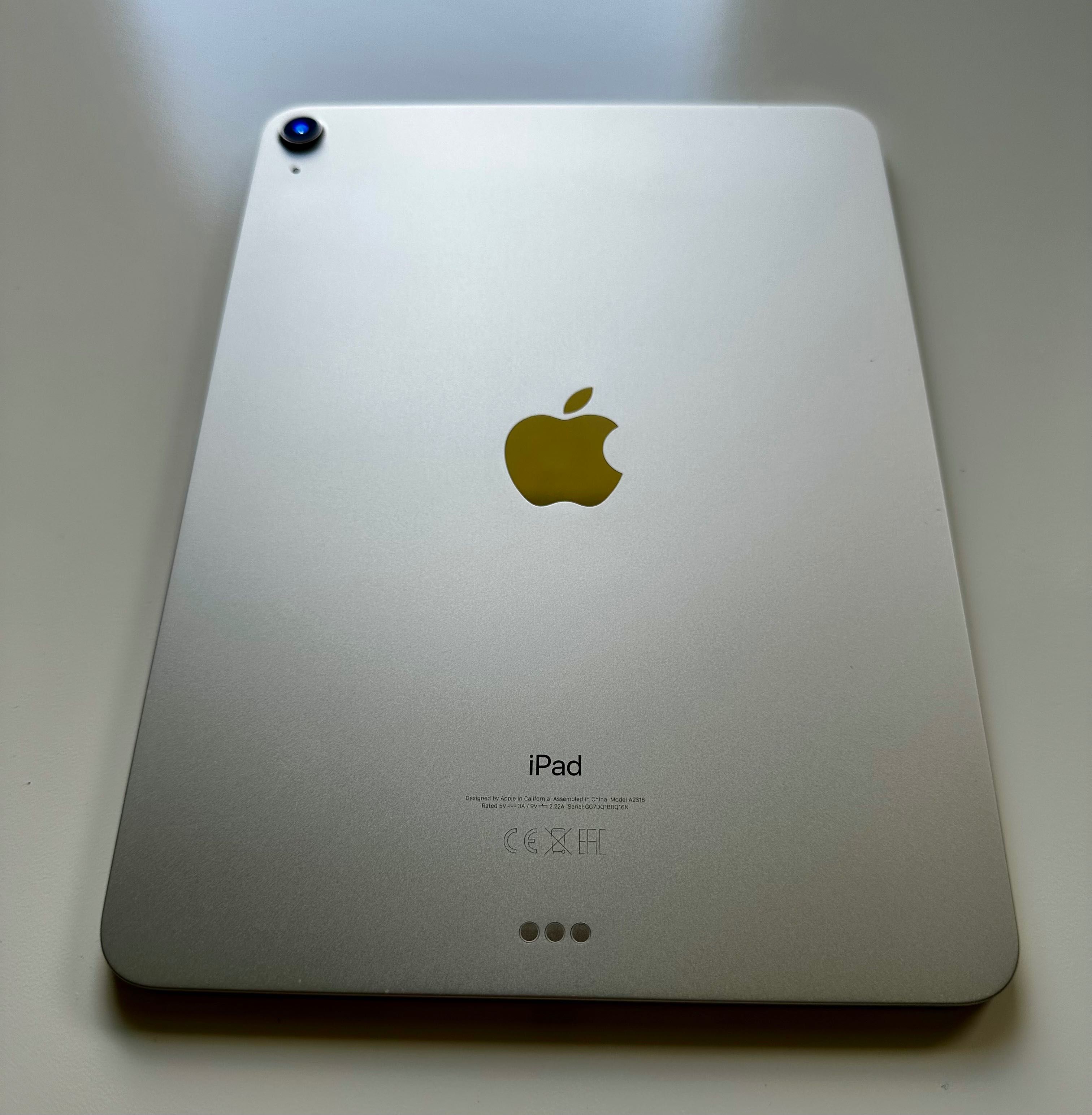 IPad Air 4 Gen 2020 64Gb, + etui , stan idealny