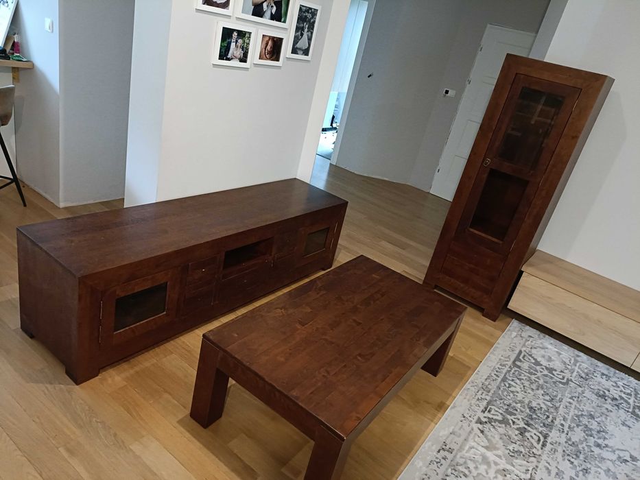Zestaw mebli drewnianych do salonu