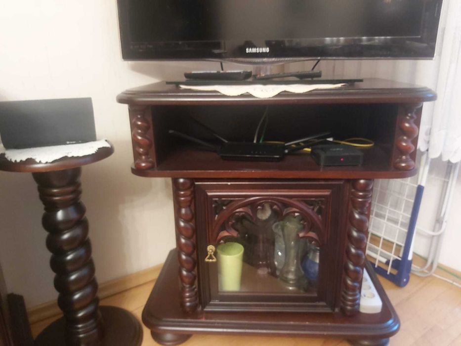 Segment z narożnikiem , komodą i stolik pod telewizor