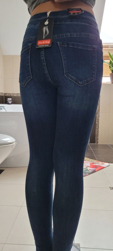 Spodnie granatowe jeans