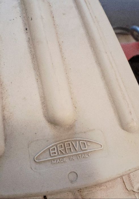 Човен Brig з двигуном