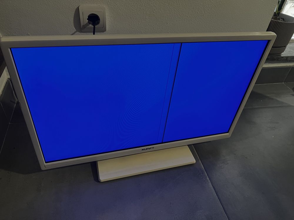 Tv Kunft 24” ecrã com defeito e desliga-se