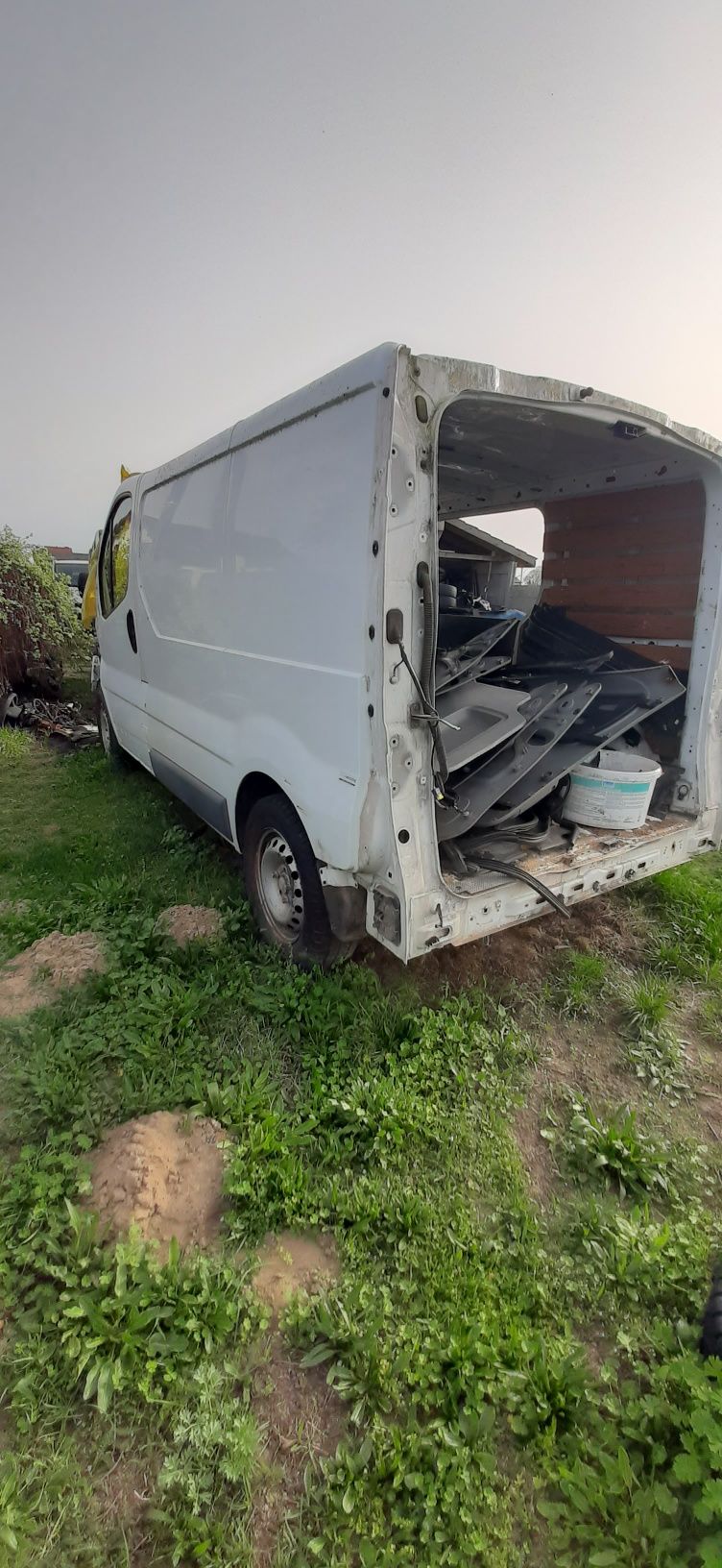 Czesci opel vivaro renault trafic