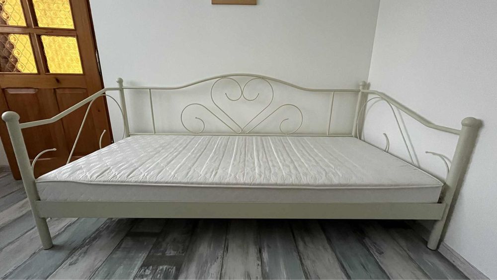 Łóżko z materacem 90/200