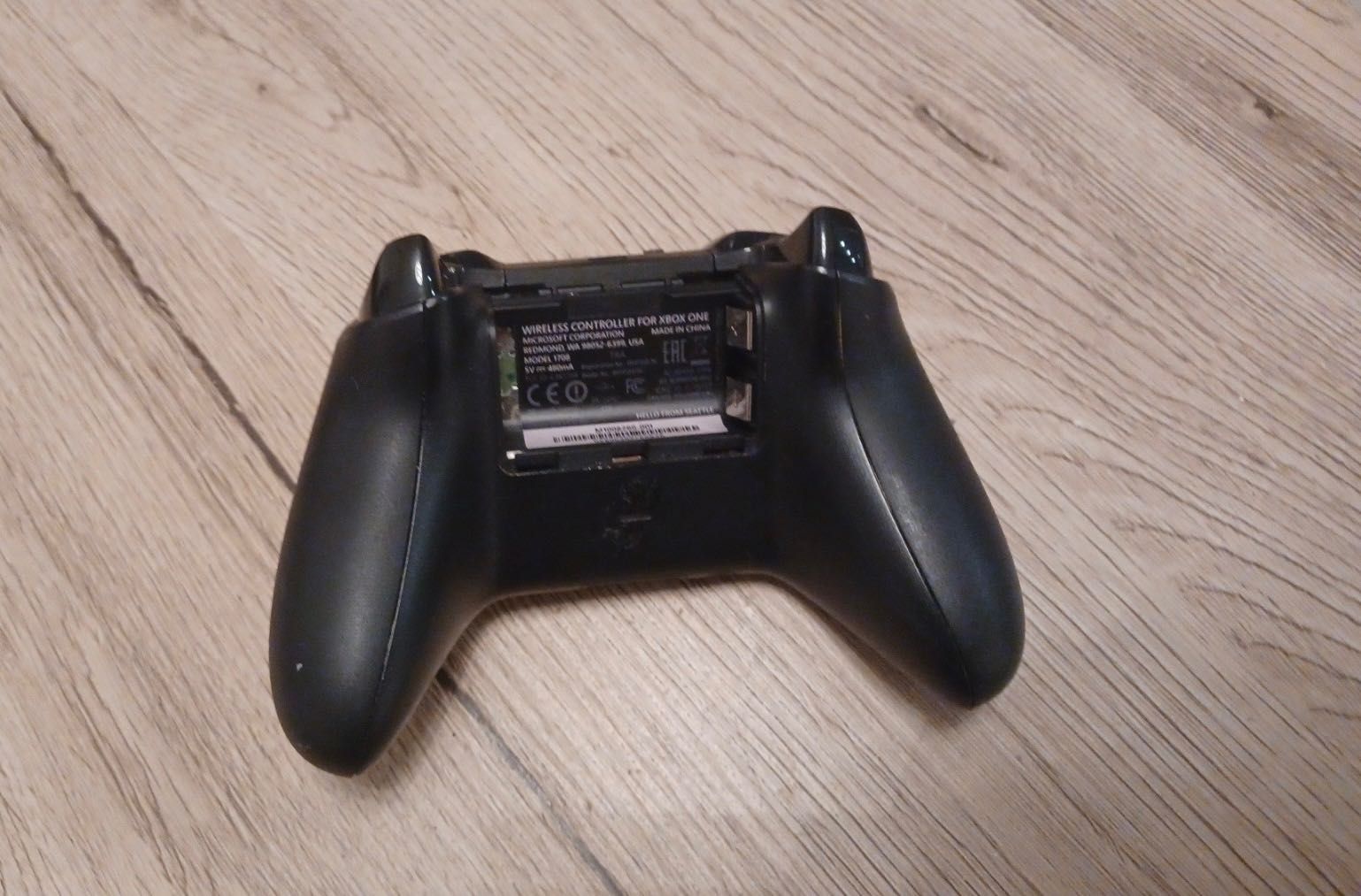 Oryginalny bezprzewodowy Pad Xbox One model 1708