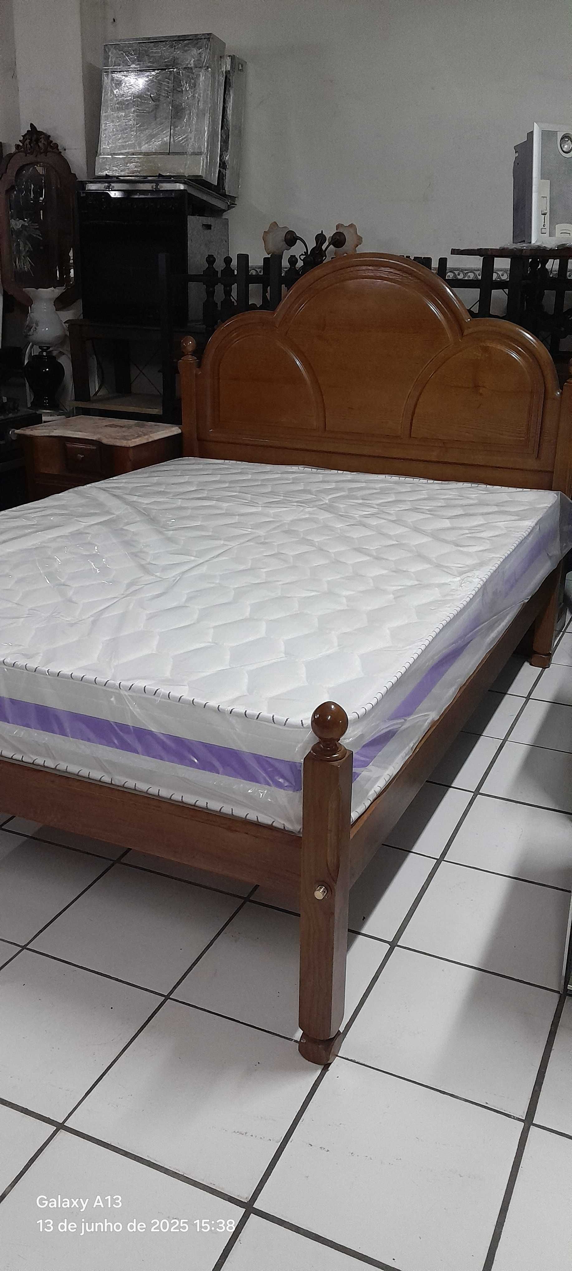 Quarto de casal sem roupeiro