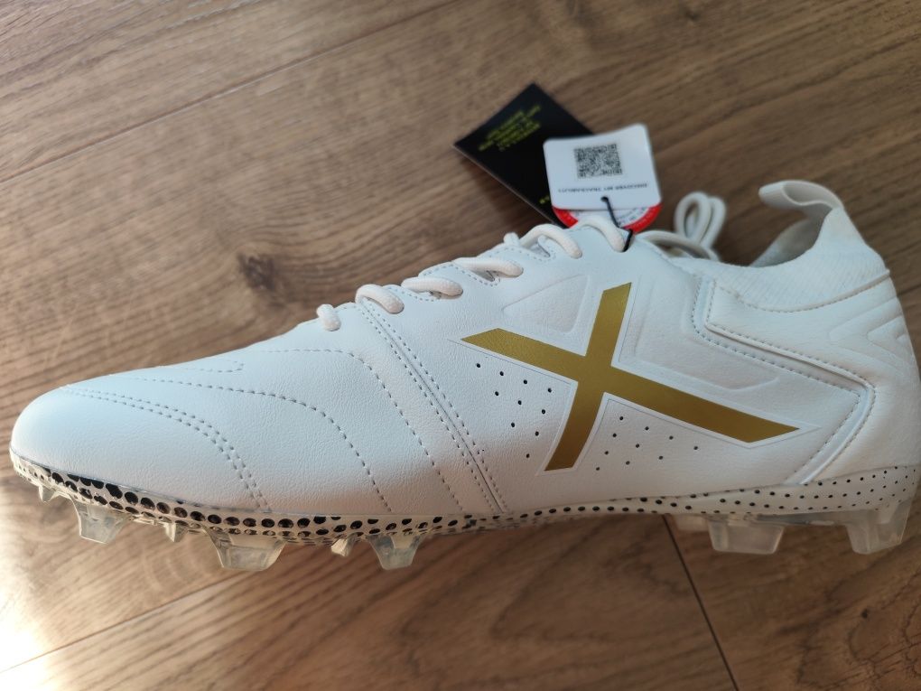 Buty piłkarskie Munich Trick FG blanco męskie korki lanki 28 cm