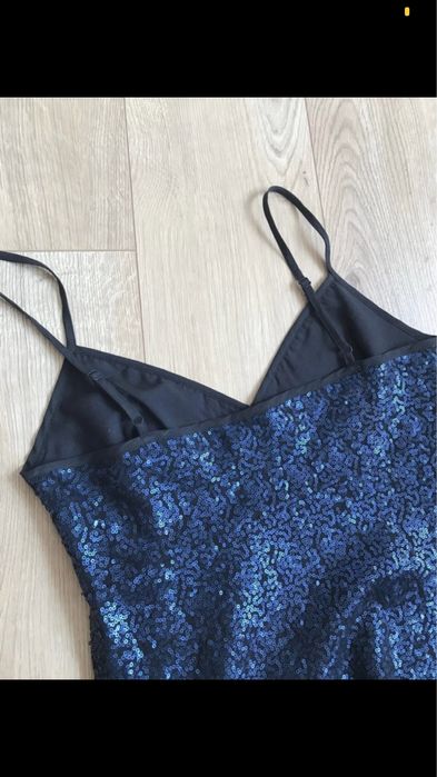 Sukienka wieczorowa granatowa z cekinami r. 36