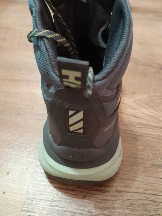 Женские кроссовки 36 размер,оригинал.