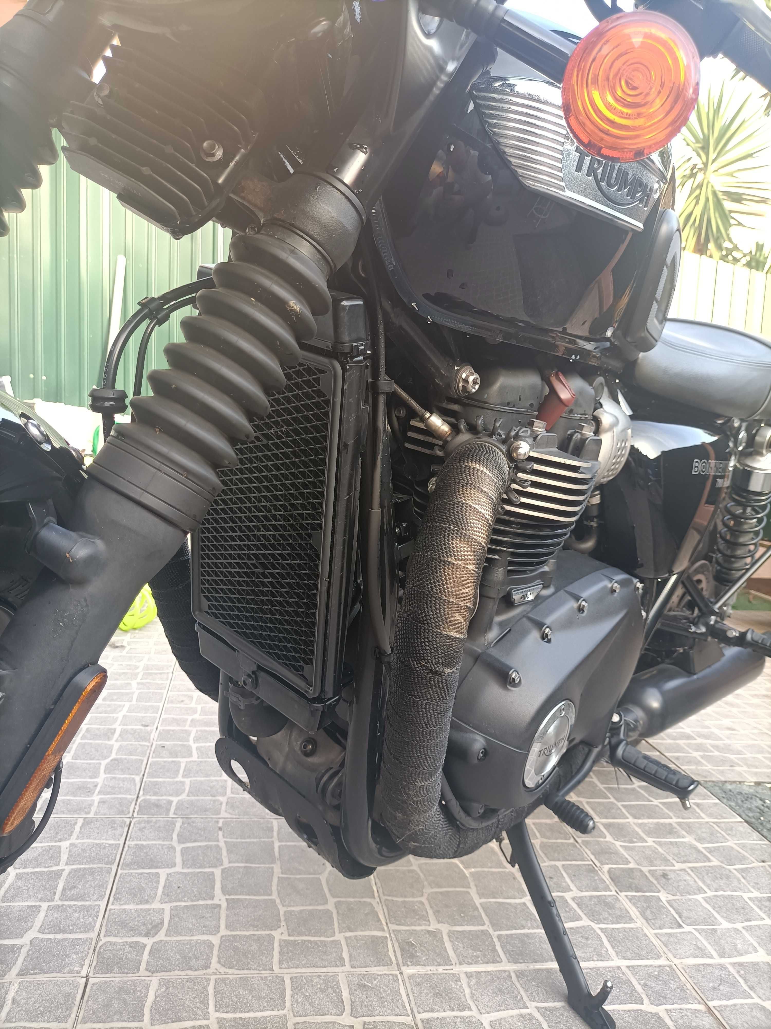 Triumph Bonneville T100 - 900CC - Ano 2017