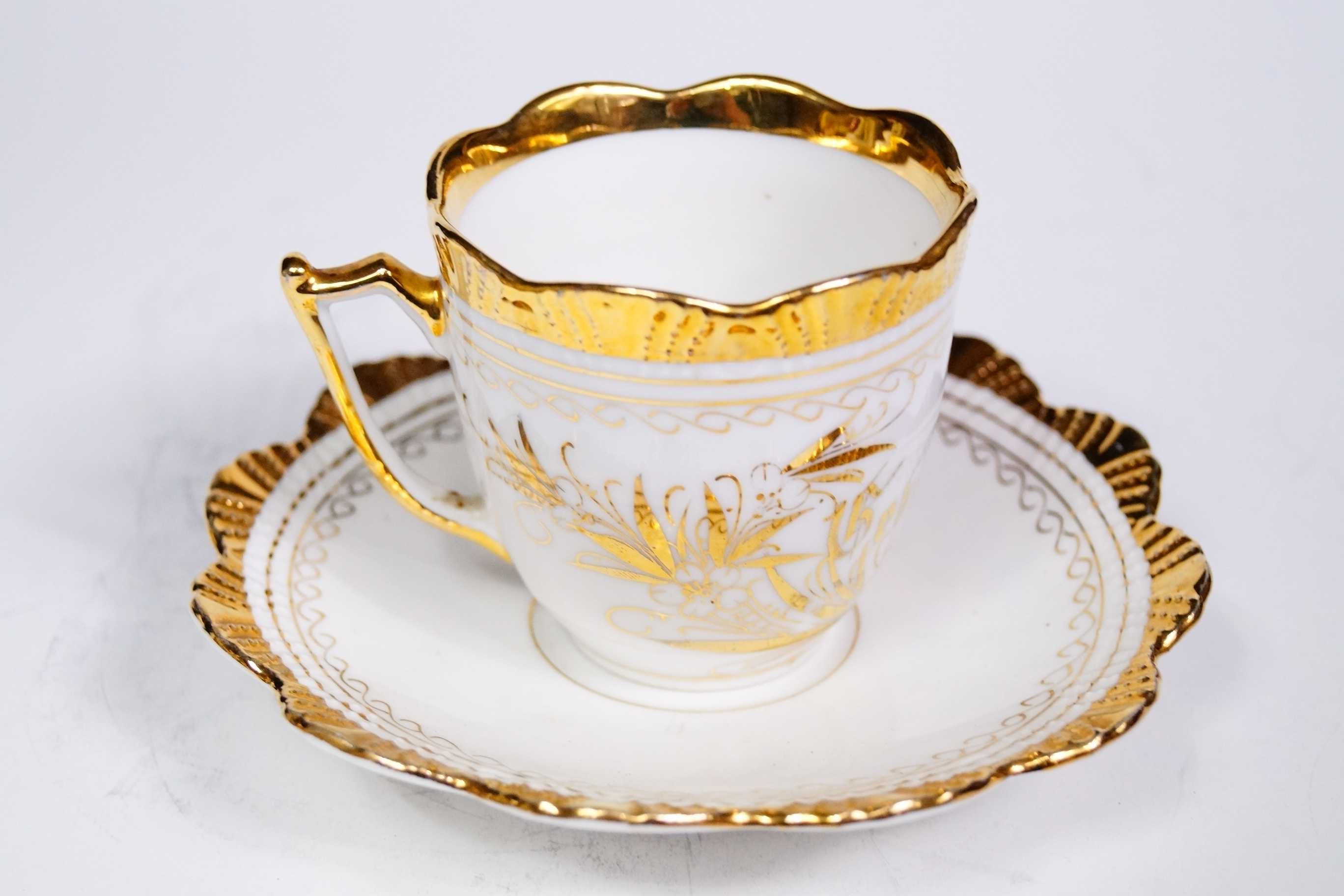 Porcelanowa filiżanka do kawy biało złota