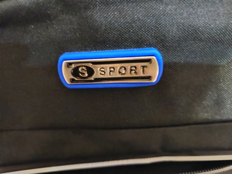 Vendo a mochila preta e azul bom estado