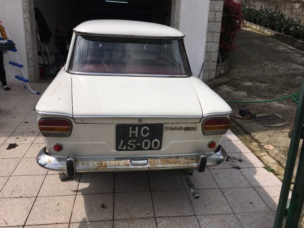 Vendo ou troco Fiat 1500 de 1967 com documentos o outro para peças.