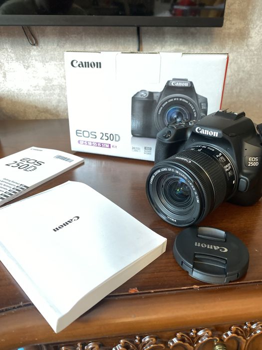 Canon EOS 250D 18-55mm + сумка + флешка