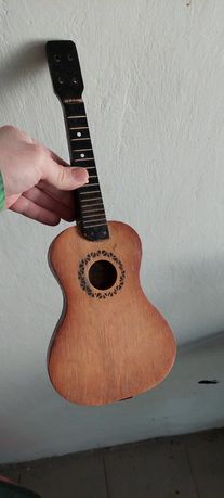 Гитара маленькая 300гривен