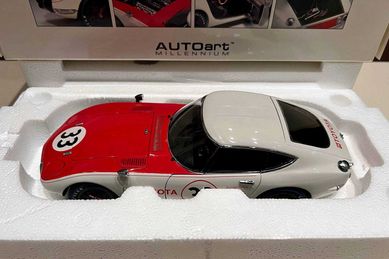 Model 1:18 AUTOart TOYOTA 2000 GT SCCA 1968 #33