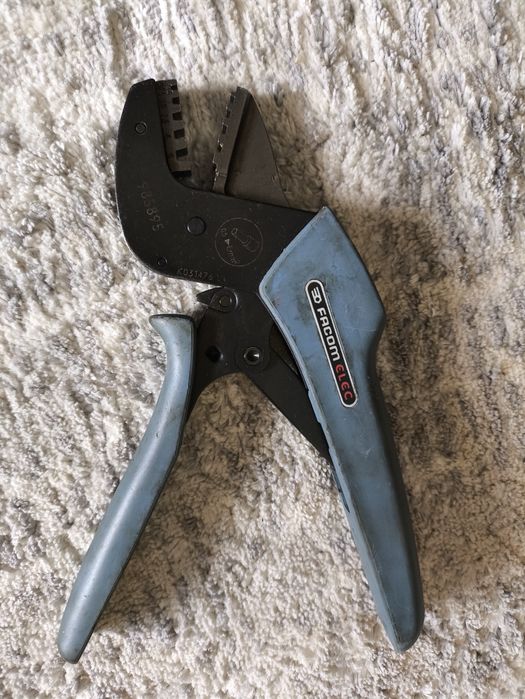 Alicate  de cravar ponteiras Facom