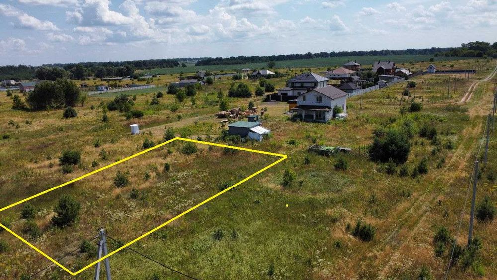 Рожівка, 15 соток на житловій вулиці з комунікаціями
