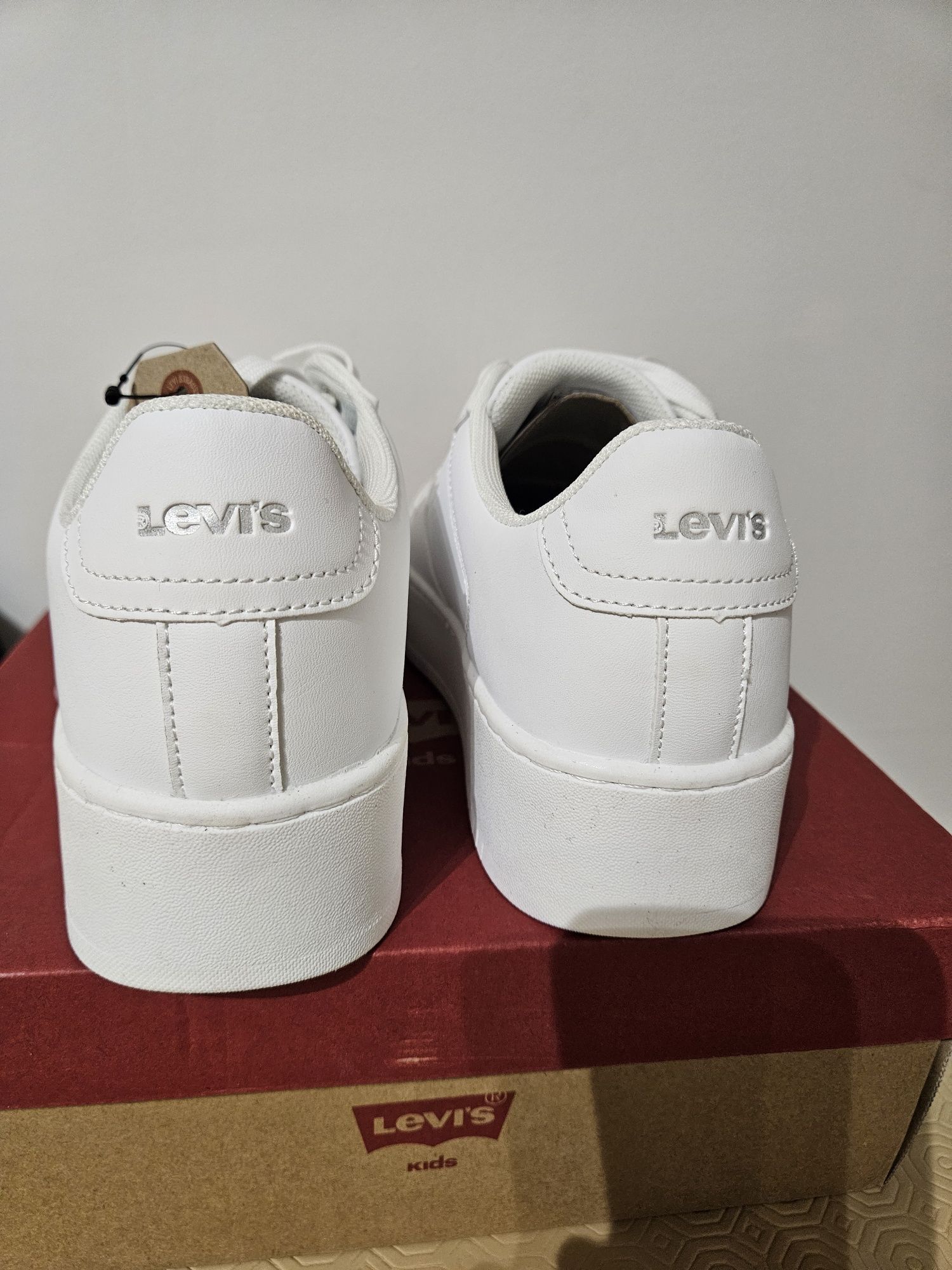 Tenis Levis Kids - Nº 39 mas calçam 40 - Novos