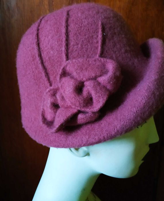 Kapelusz jesienny nowy 55 purpurowy