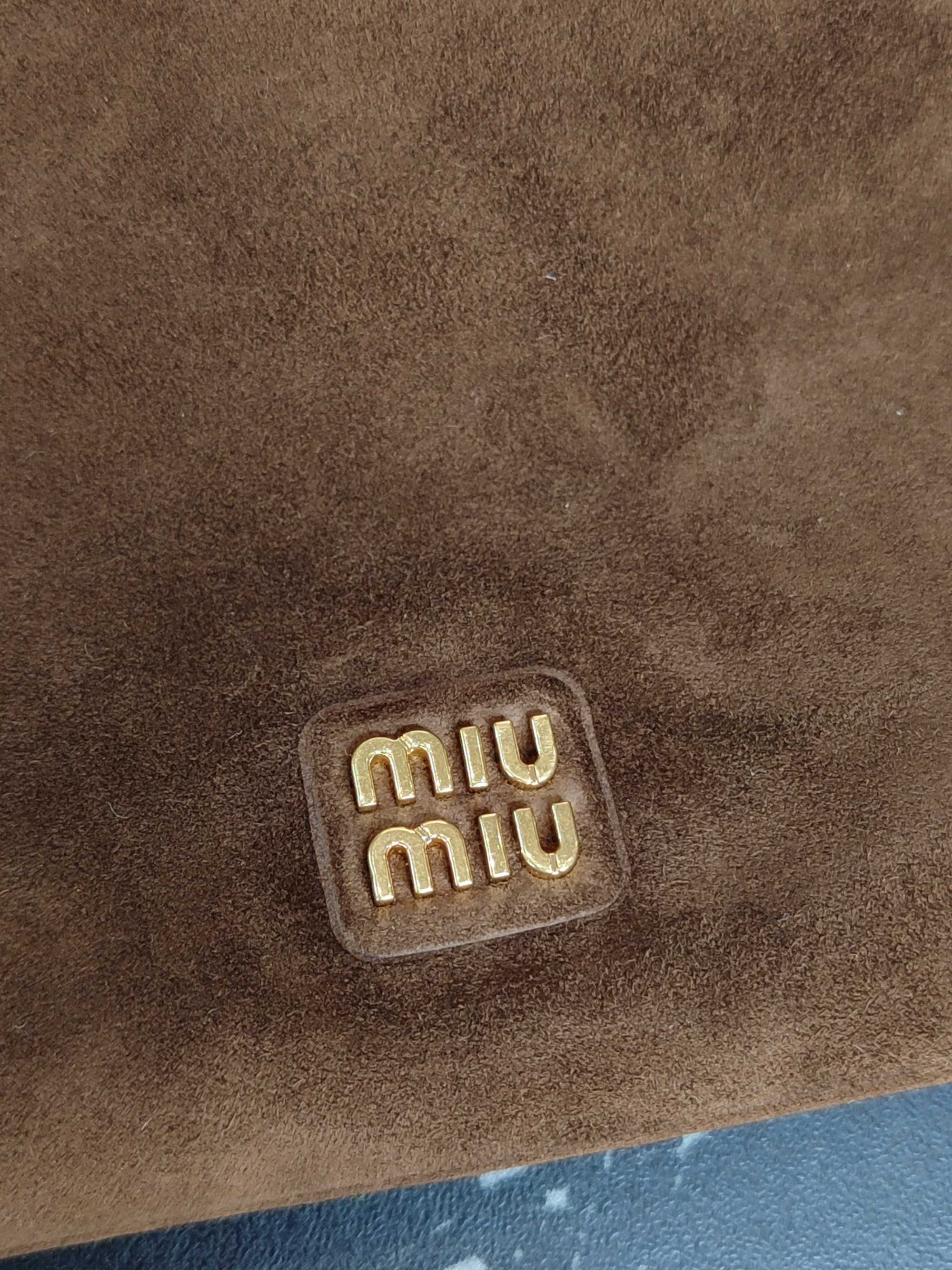Сумка Miu Miu Suede Pouch Cocoa Brown