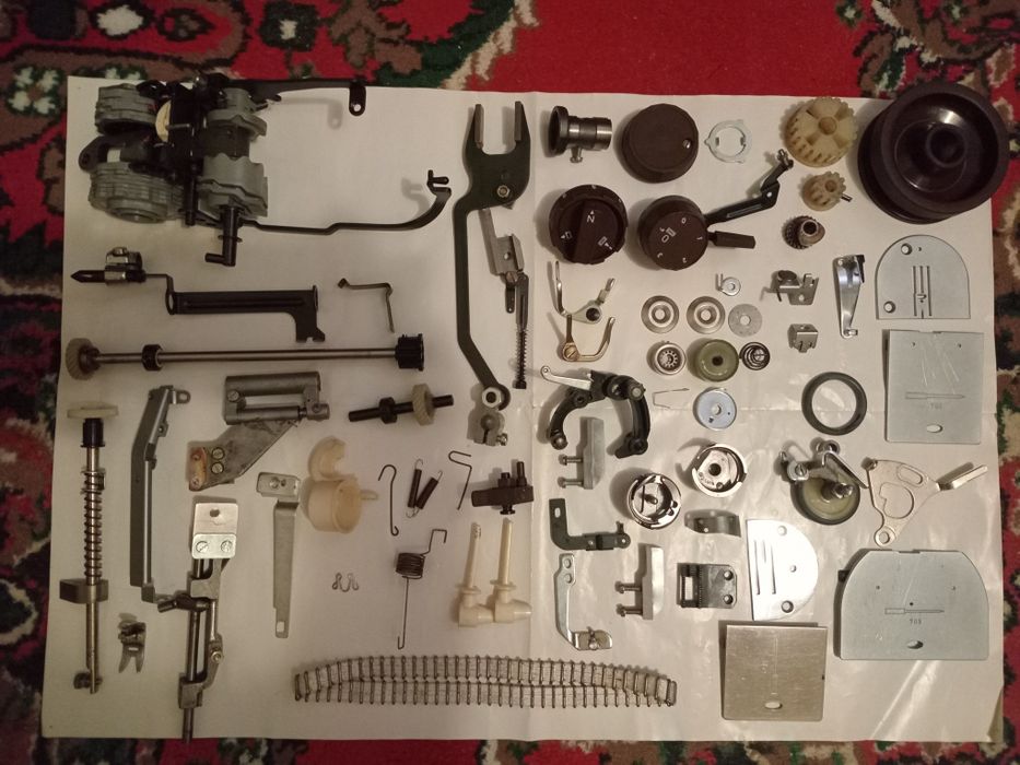 Запчасти швейных машин и оверлоков.