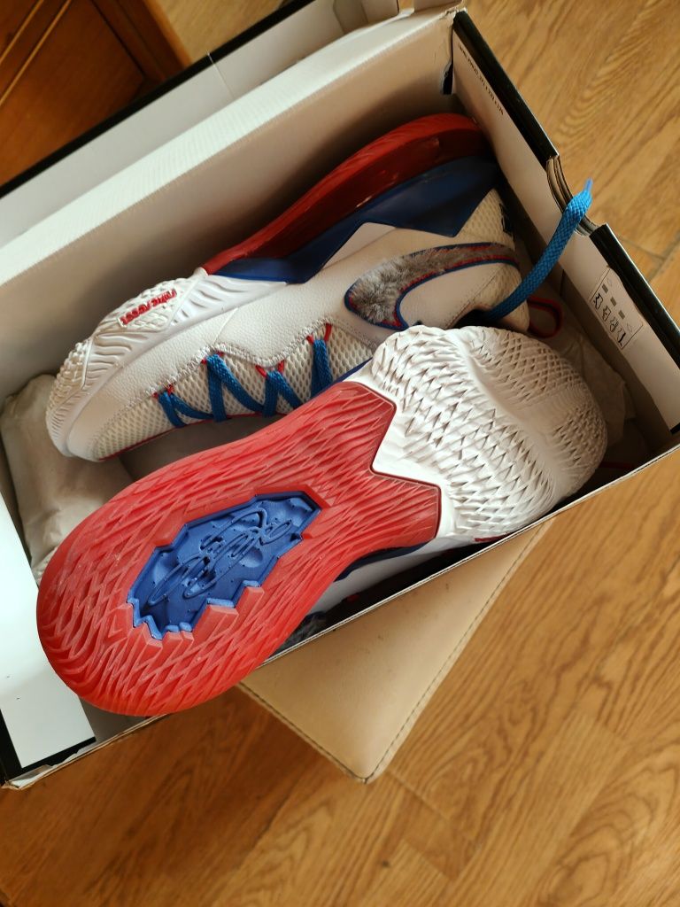 Nike LeBron James 44 wkładka 28cm Nowe