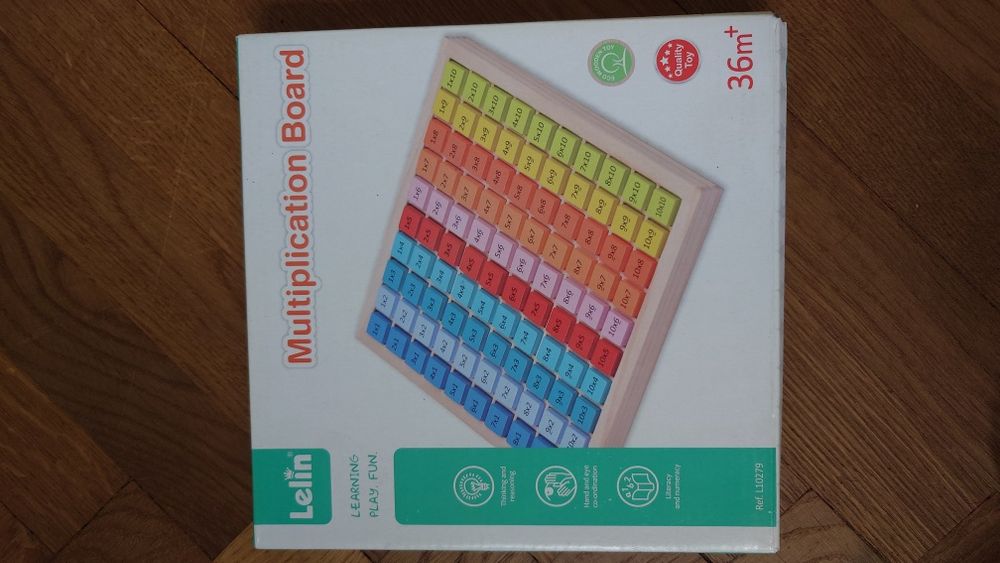 Kolorowa drewniana tabliczka mnożenia układanka