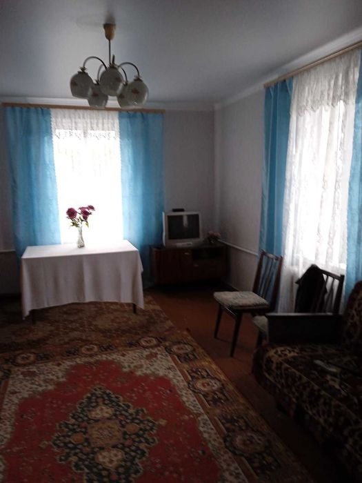 Продається половина будинку на Богунії.