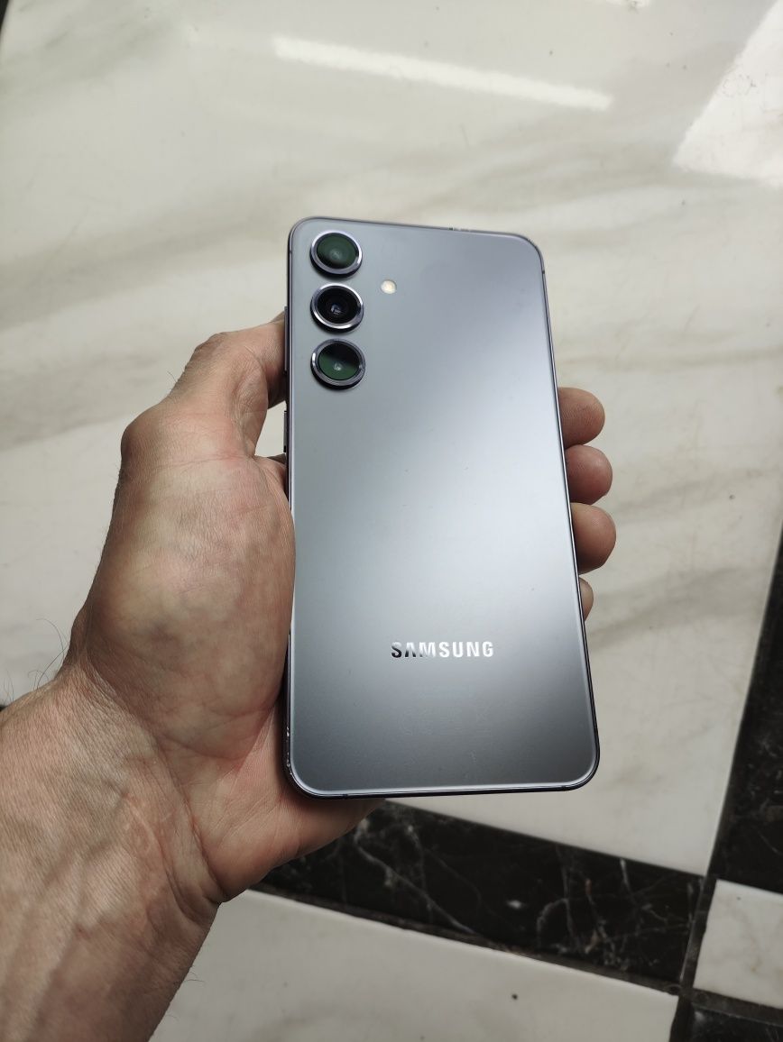 Флагман Samsung S24 8/256 официал весь комплект