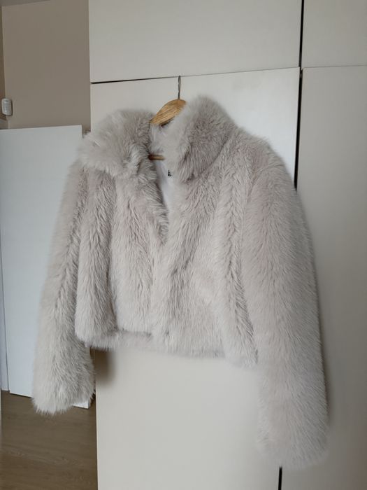 Шуба короткая белая из исскусивенного меха Zara