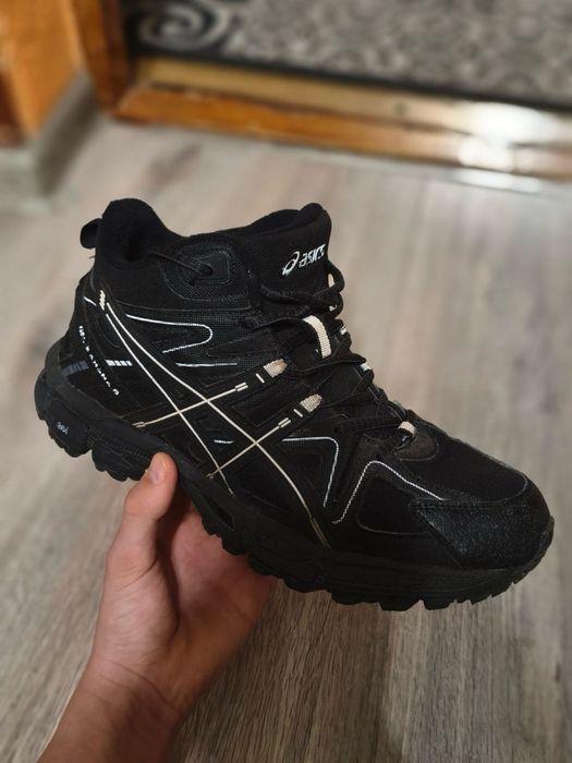 Кросівки зимові Asics 41 розмір.