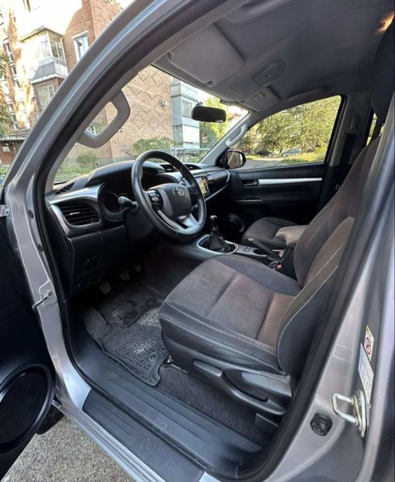 Продам авто Toyota Hilux 2017