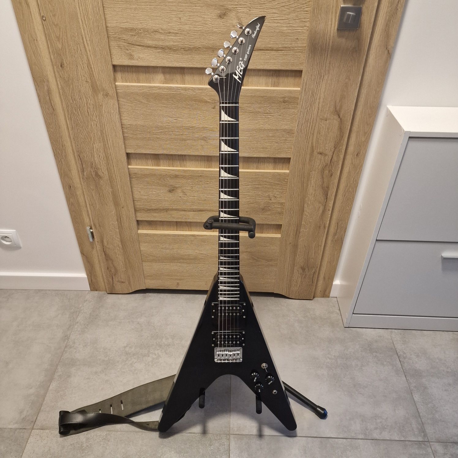 EMP MEG Flying V