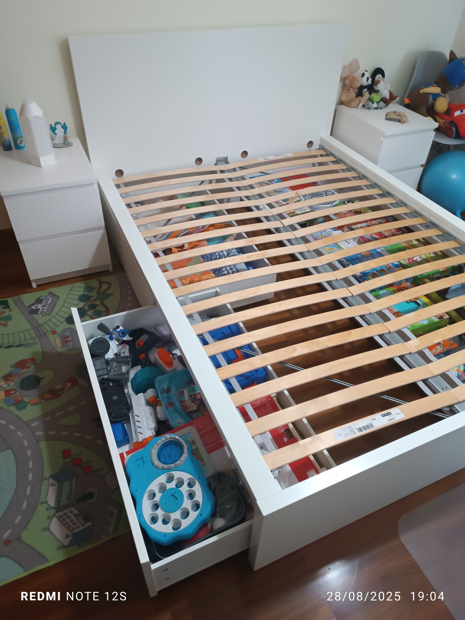 Cama MALM IKEA com arrumação