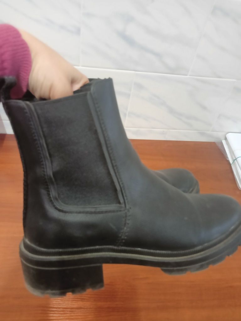Продам ботинки челси