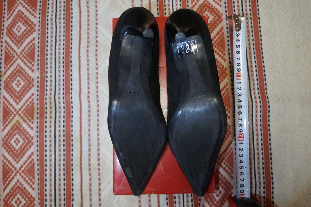 Жіночі Туфлі-човники Hogl чорного кольору , б/в , р.39