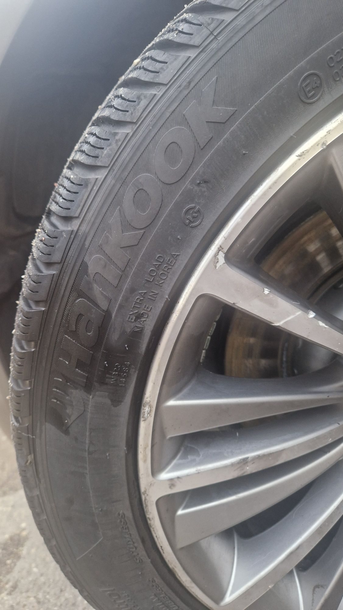 Opona  Hankook zimowa 245/45/19