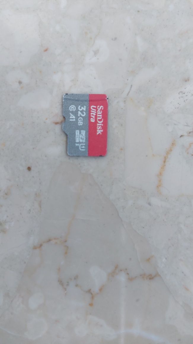 SanDisk Ultra 32 GB microSDHC Memory Card + SD Adapter