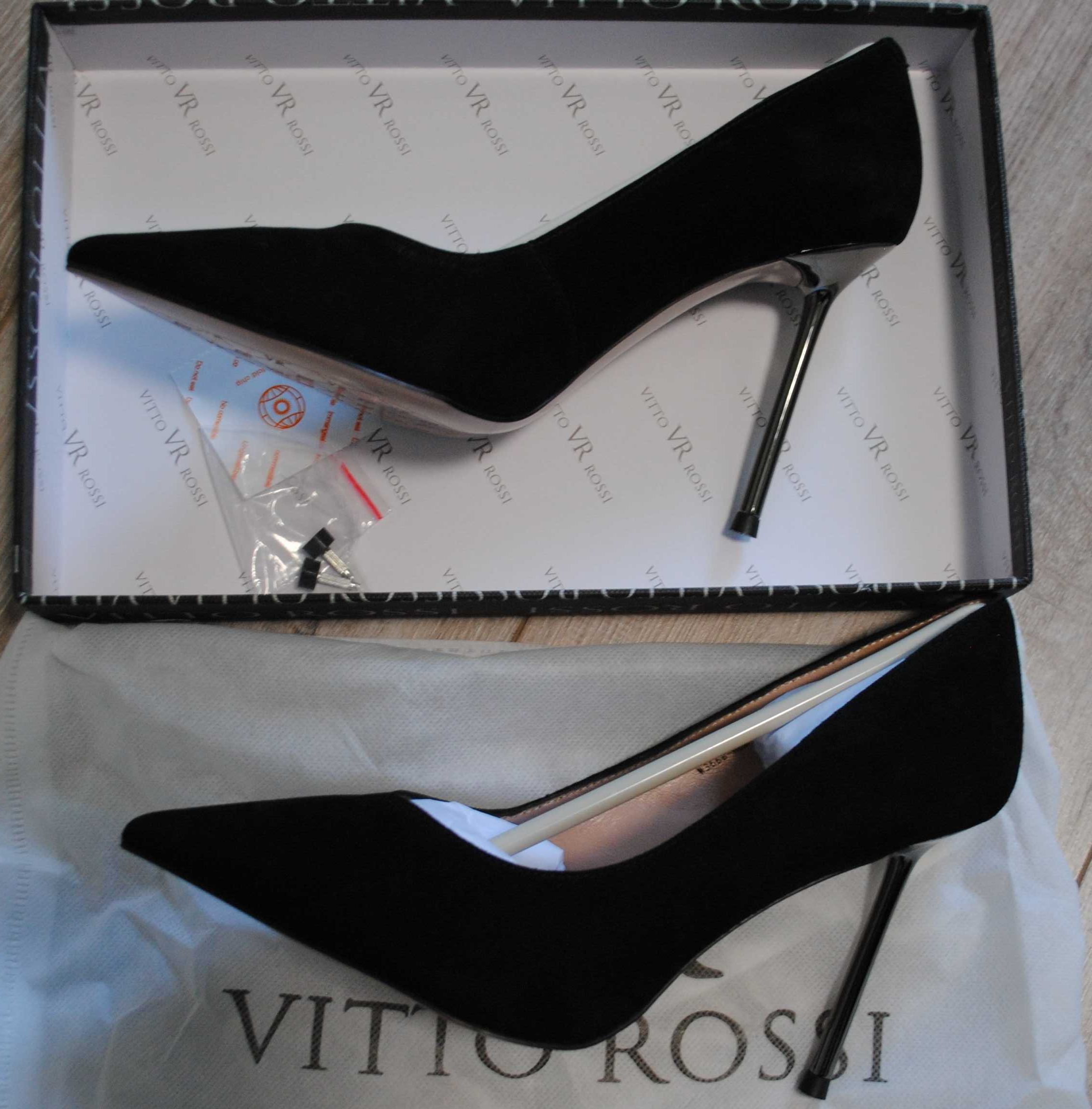 Vitto Rossi туфлі чорні замшеві нові на шпильці 9 см класика 38 р .