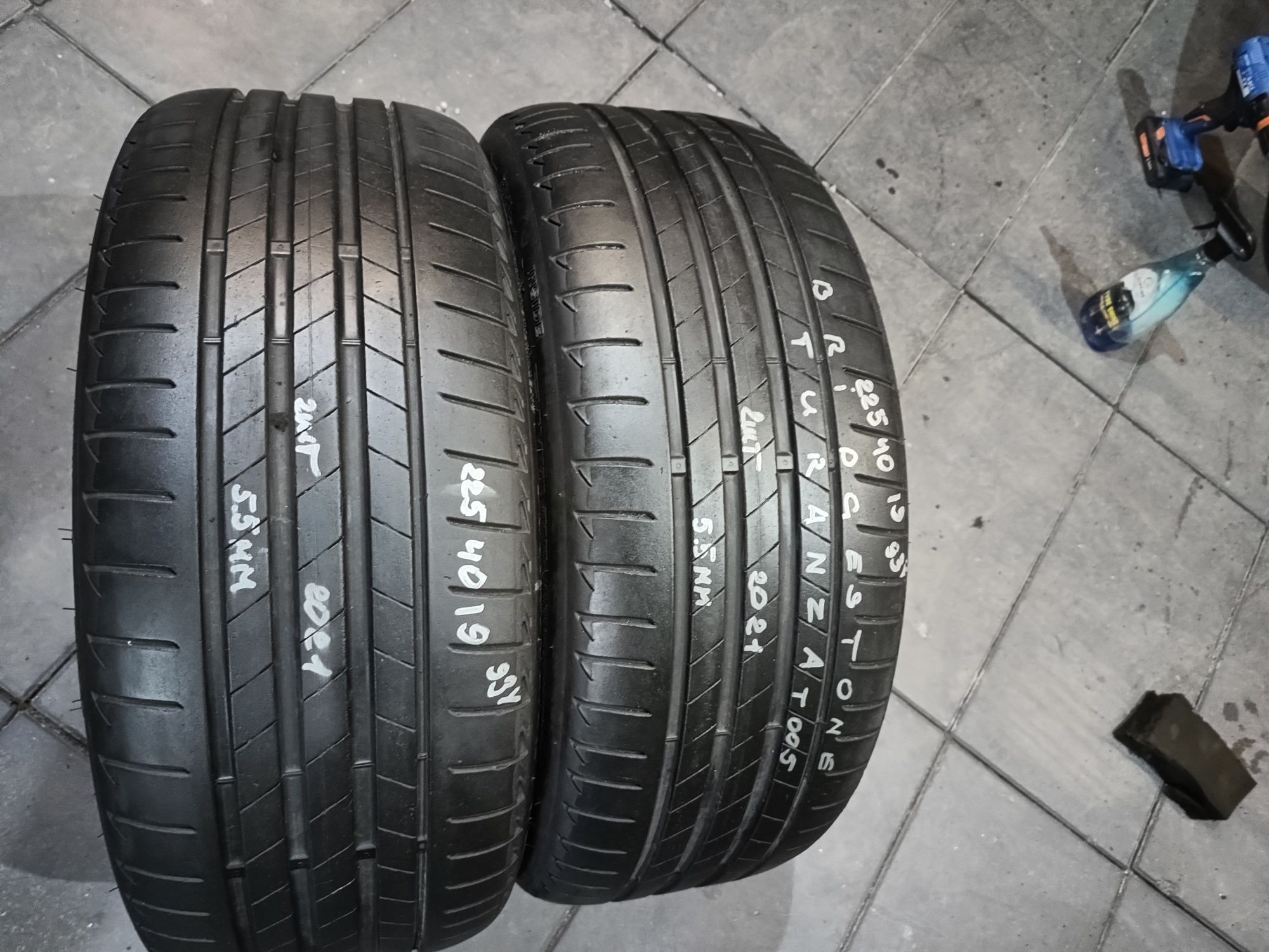 225/40/19 Bridgestone пара літньої гуми 2021