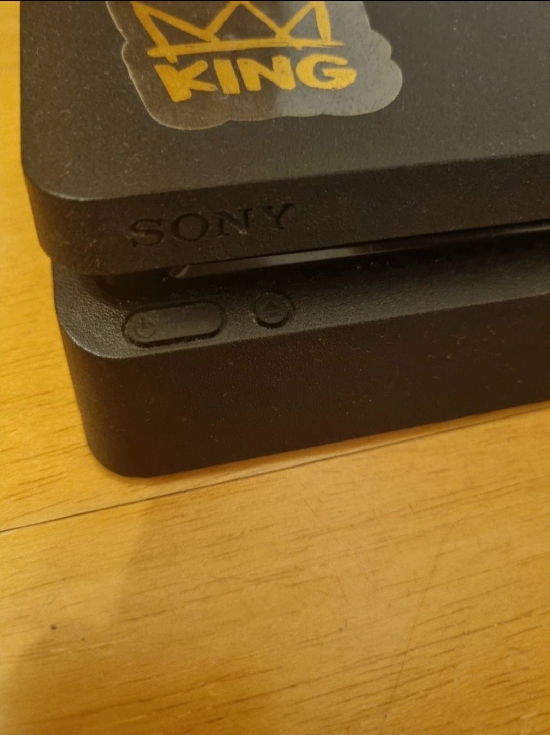 PS4 Slim 1T (c/ comando e jogos)