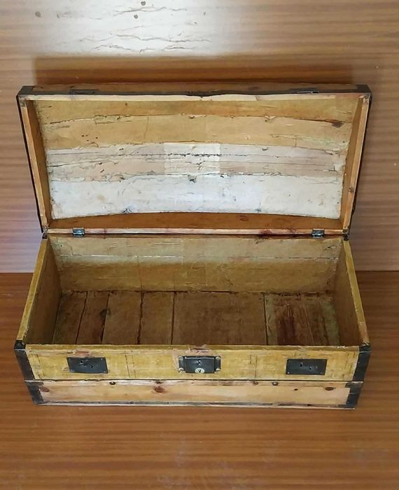 ANTIGA Arca / Baú (Recuado). Caprichosamente "Restaurado"