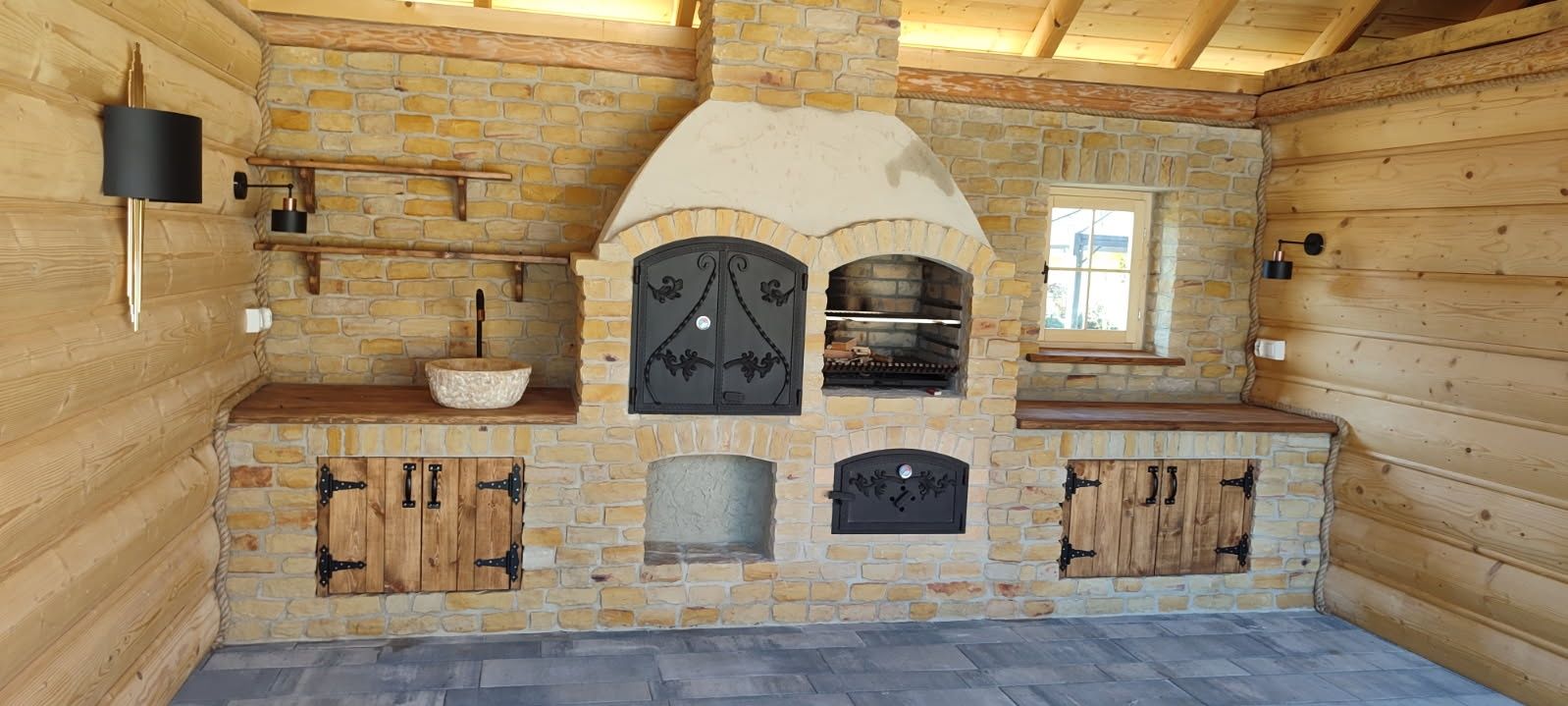Grill, wędzarnia, altanki z trzciny